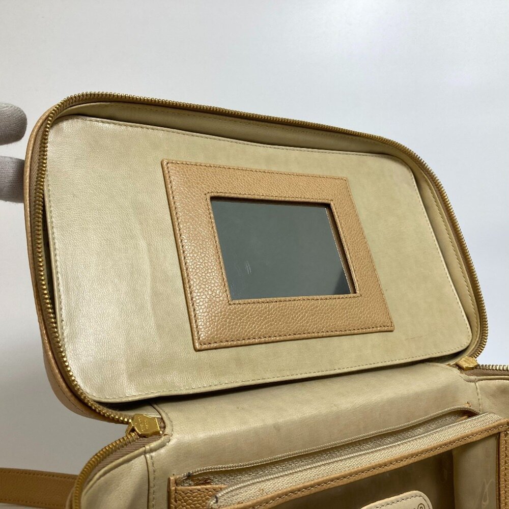 CHANEL Cream Shoulder Bag - Picture 9 of 16